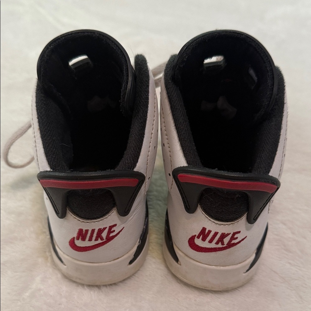 Nike Air Jordan 6 Retro “Carmine” Youth Sneakers 13.5 Little Boy - Picture 6 of 9